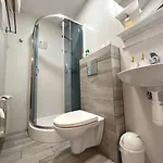 Aleksander Homestay